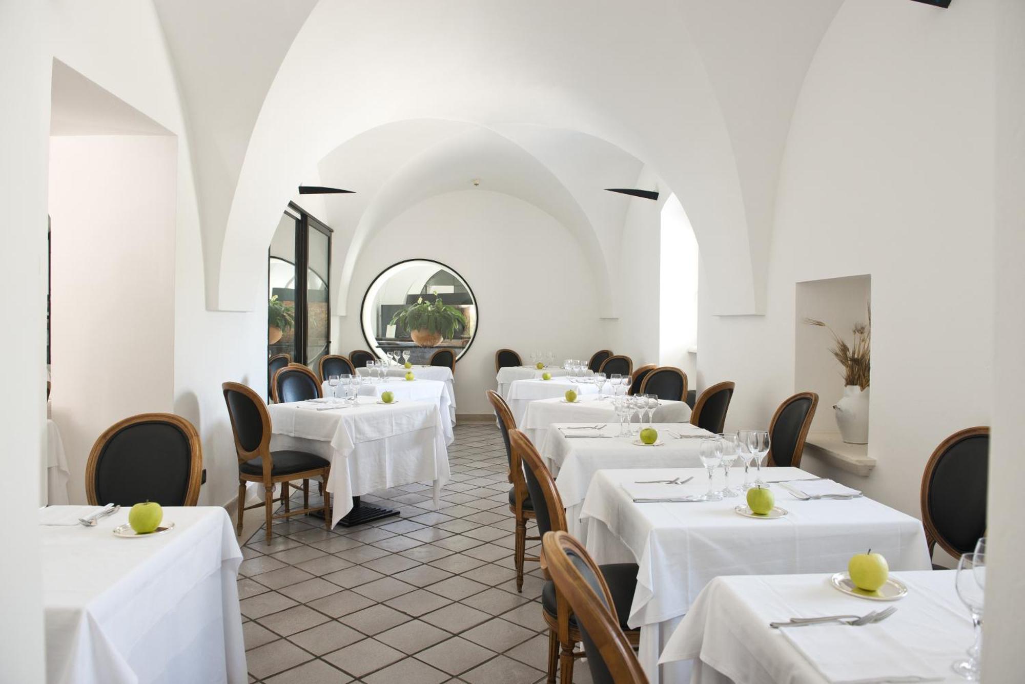 Grand Hotel Masseria Santa Lucia Ostuni Bagian luar foto