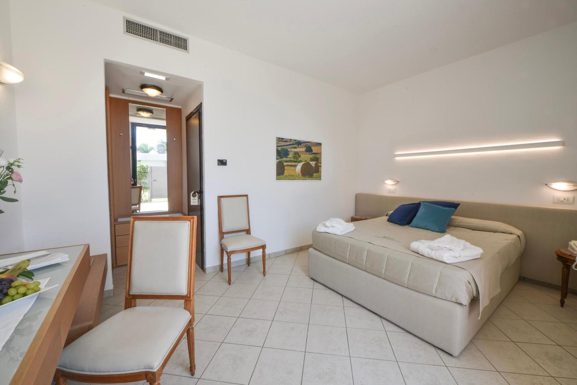 Grand Hotel Masseria Santa Lucia Ostuni Bagian luar foto